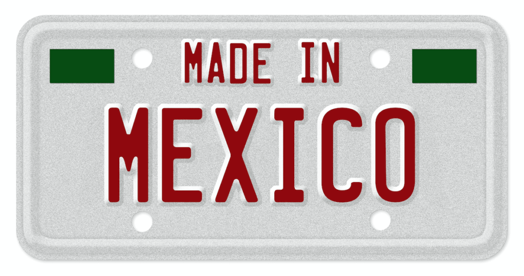 Placa de automovil que dice hecho en mexico en ingles